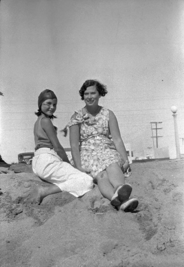Fascinating Vintage Photos Show Women’s Beachwear Styles of the 1930s Fashion &; Culture