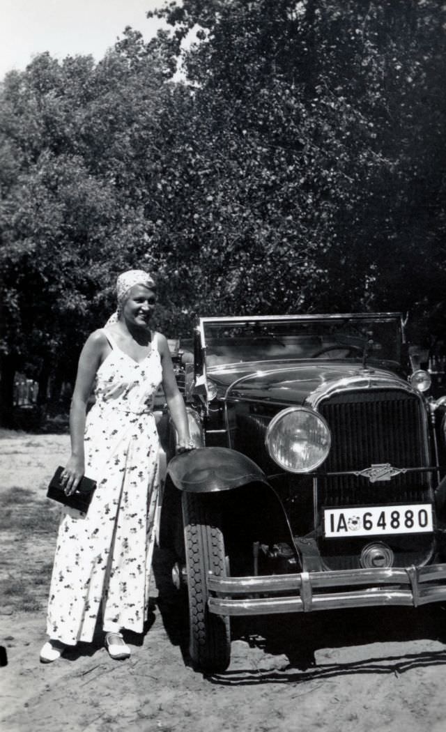 Fascinating Vintage Photos Show Women’s Beachwear Styles of the 1930s Fashion &; Culture