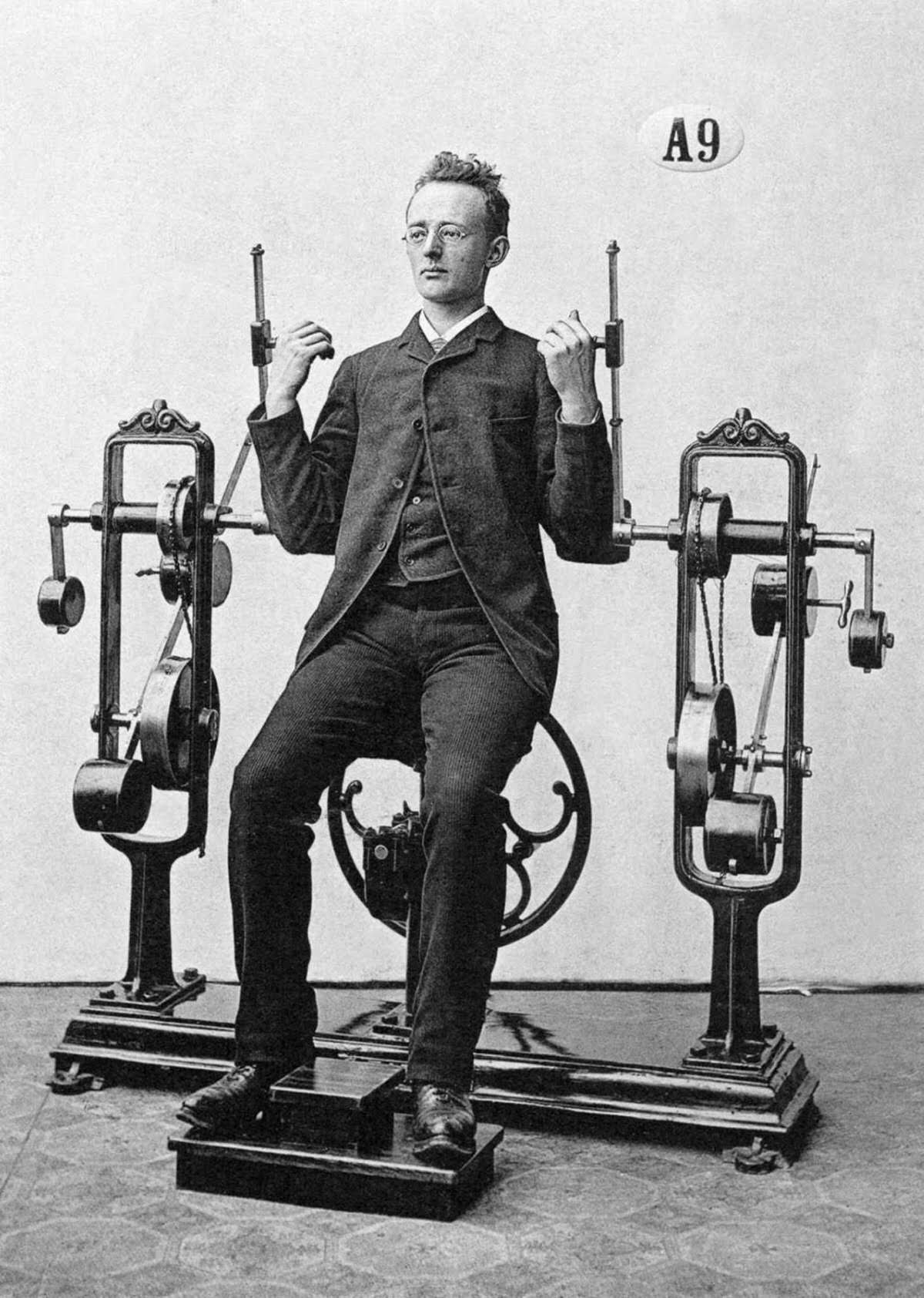A bicep training machine.