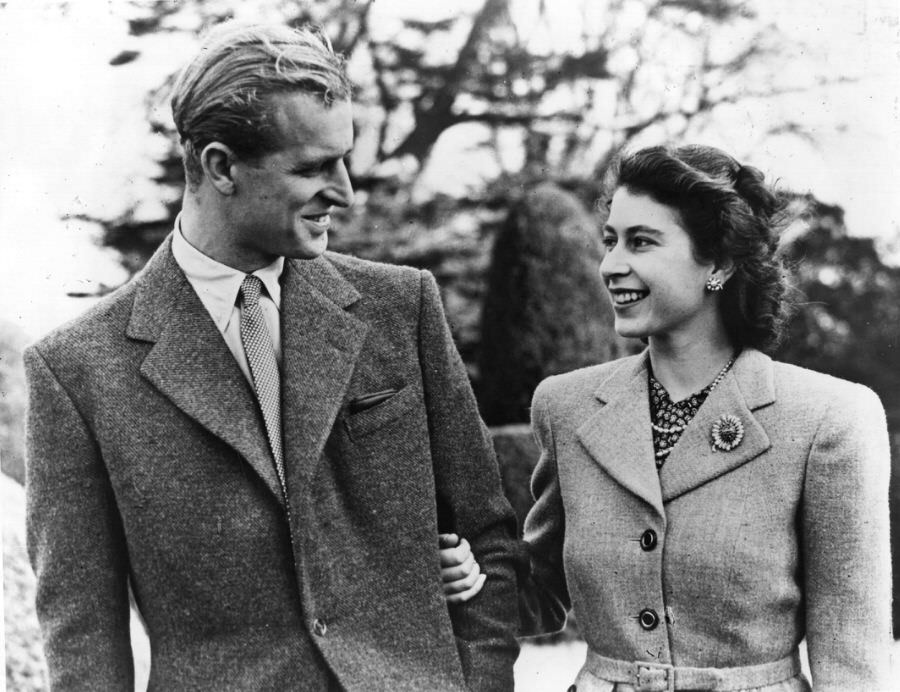 #50 An official photo from the royal honeymoon, 1947.