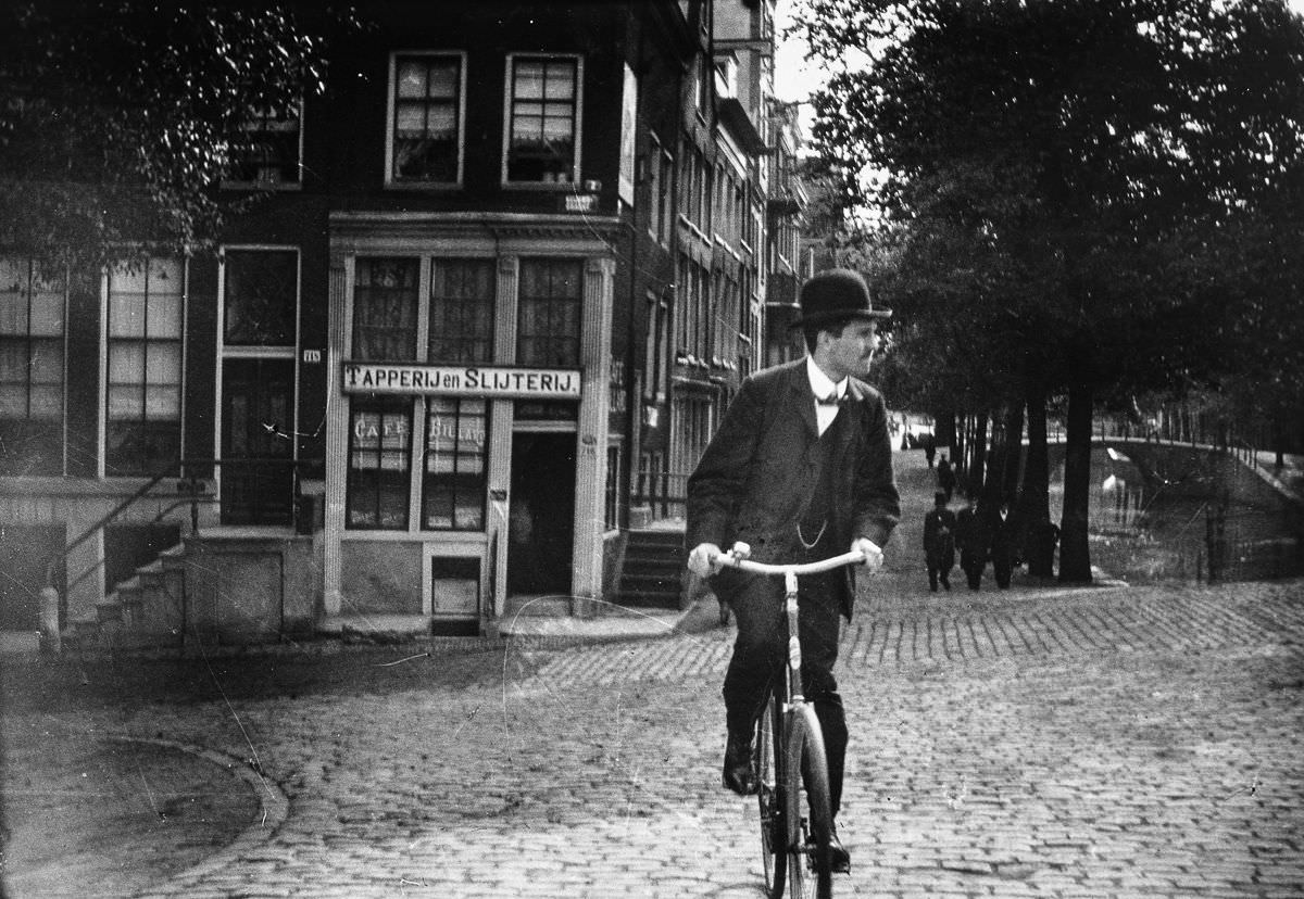 #16 A cyclist on the Prinsengracht.