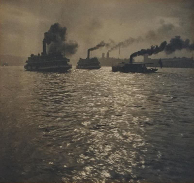 #16 Silver and grey, Circular Quay, pre 1910