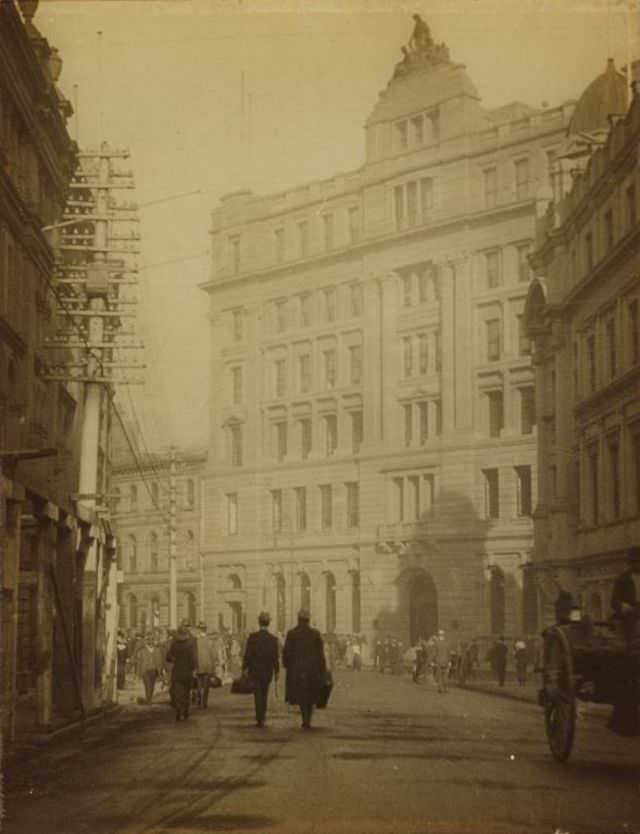 #17 Spring Street, Sydney looking into Pitt Street, circa 1910