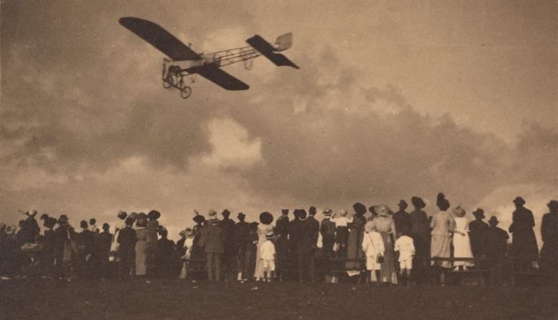 #24 Guillaux Aloft, 1914