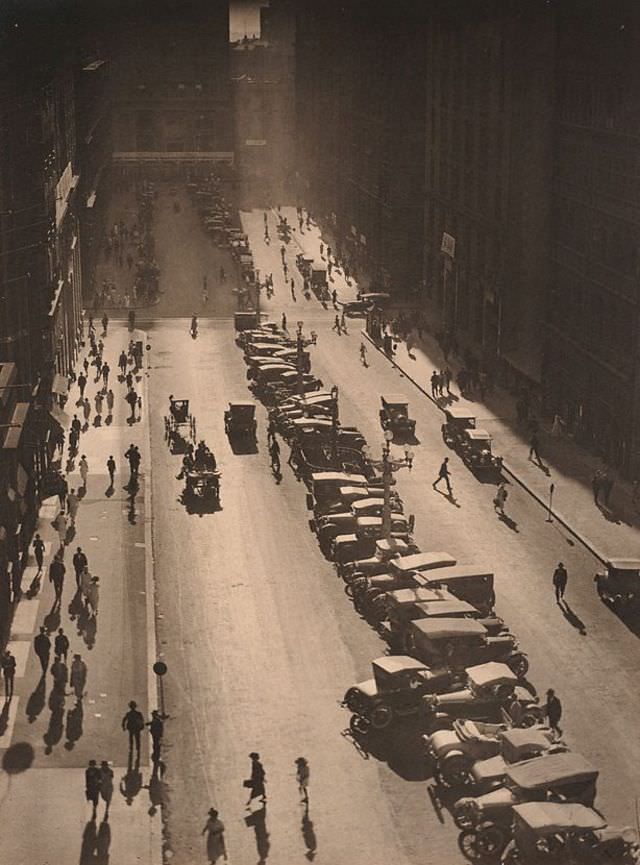 #33 The Canyon, Martin Place, 1925
