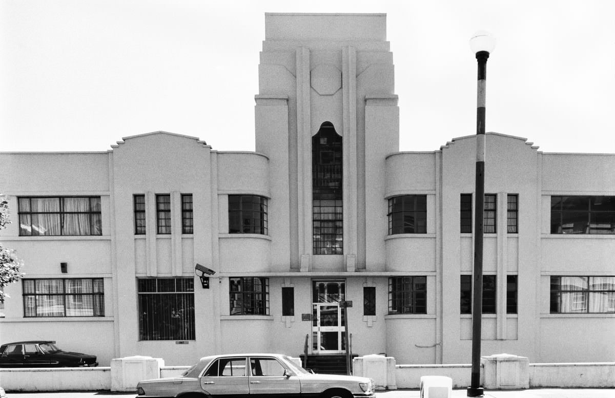 #11 Sunlight Laundry, 125 Acre Lane, 1989