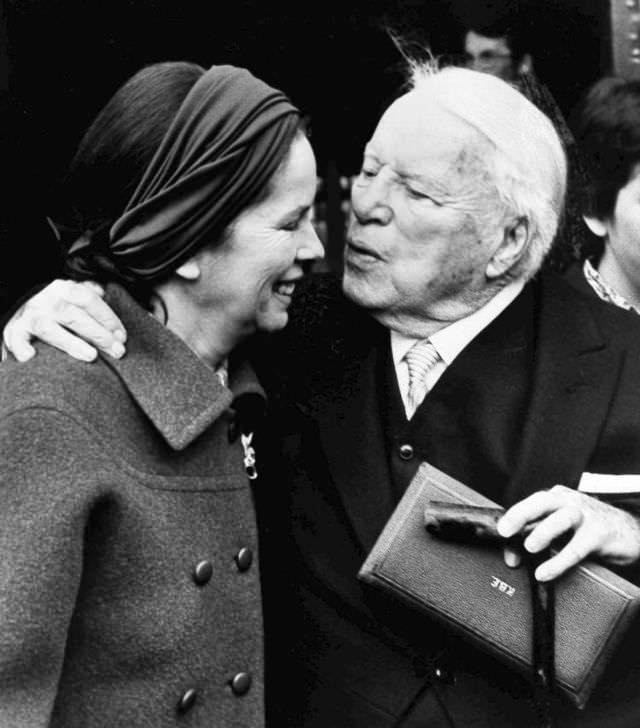 #31 Beautiful Photos of Charlie Chaplin with his Last Wife Oona O’Neill #31 Celebrities