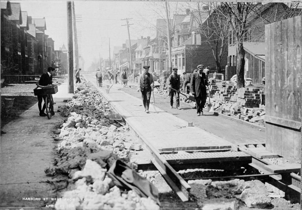 Blocked up steel – Harbord St., 1911