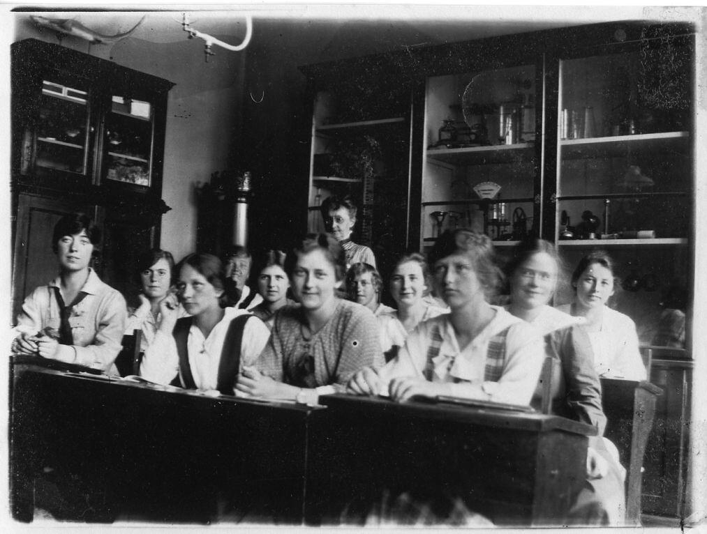 #25 Roskilde Girls’ School of 1855, Frk. Wage school, approx. 1915