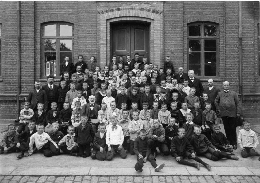 #37 Borgerskolen, student photo, start 1900s