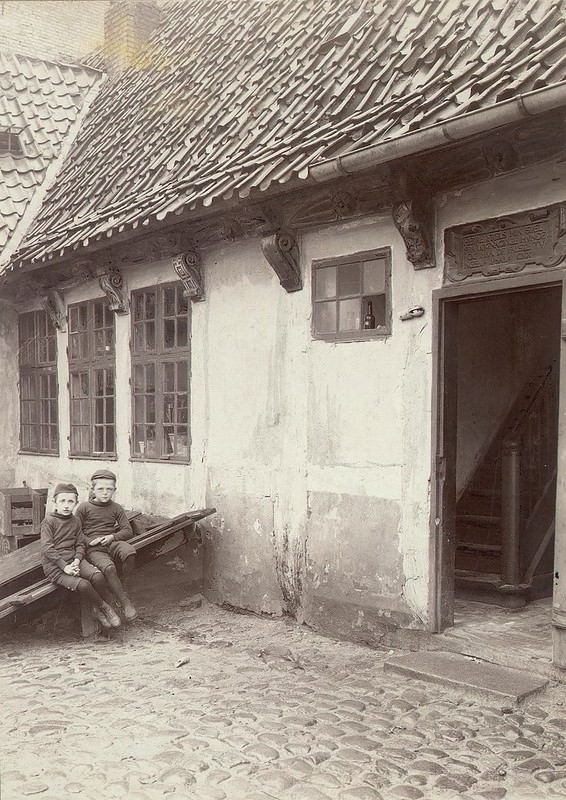 #5 The citizens’ school’s old teacher’s residence, the courtyard side