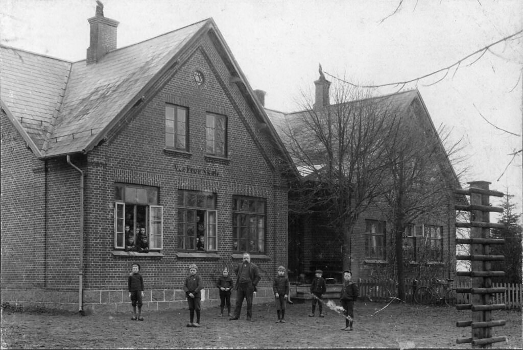 #65 Vor Frue Skole, ca. 1909