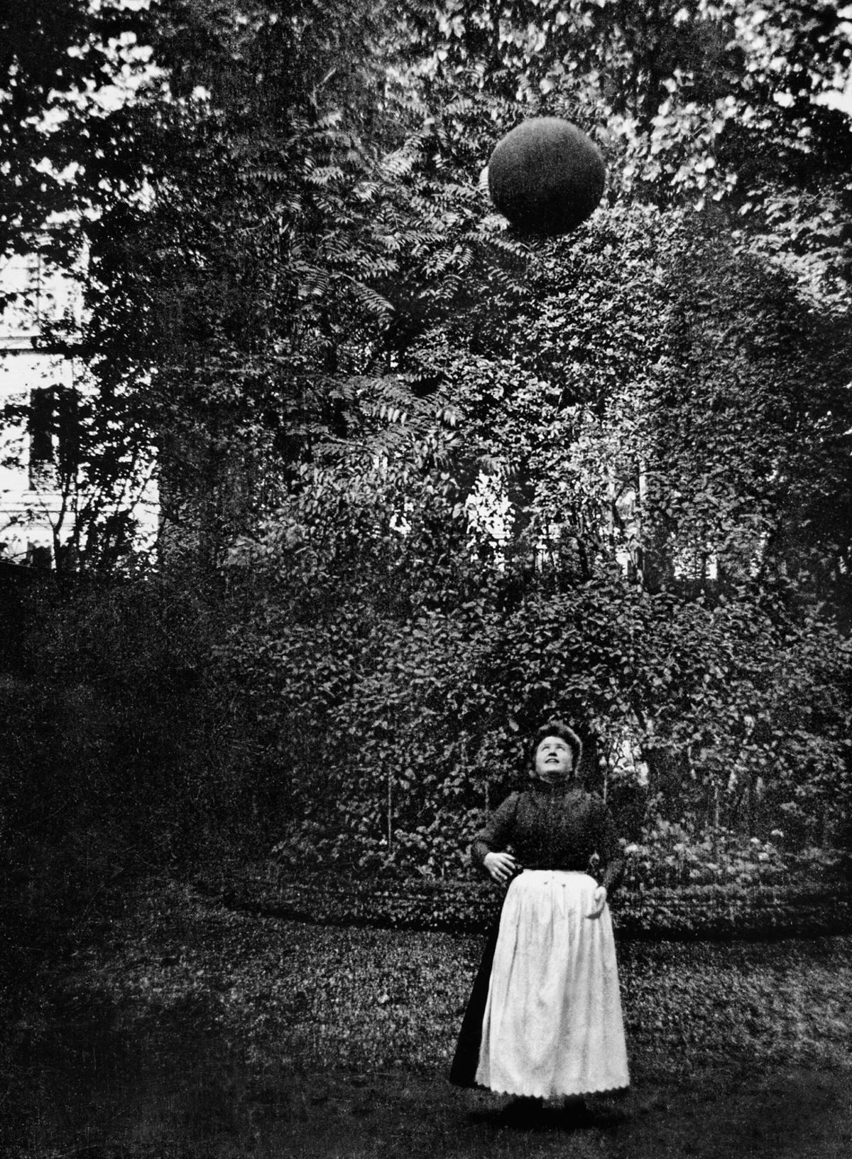 #1 My nanny Dudu, 40, on rue Cortambert in Paris, 1904.