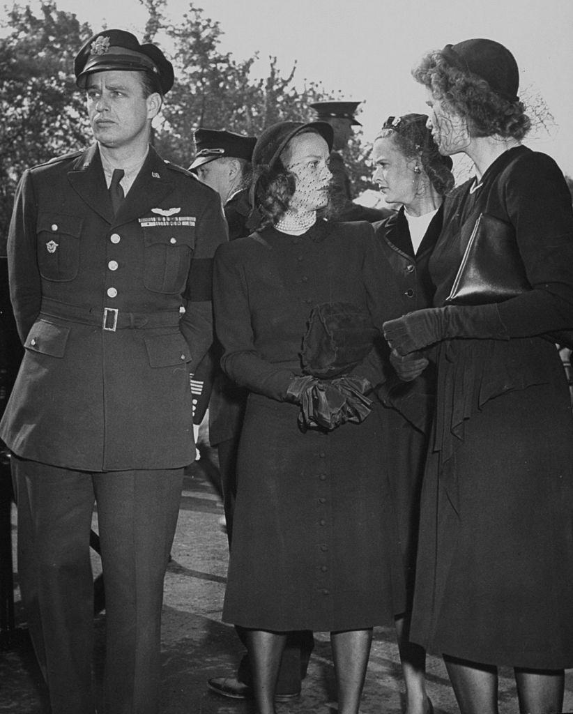 #6 Faye Emerson with Mrs. James Roosevelt and Elliott Roosevelt, 1945.