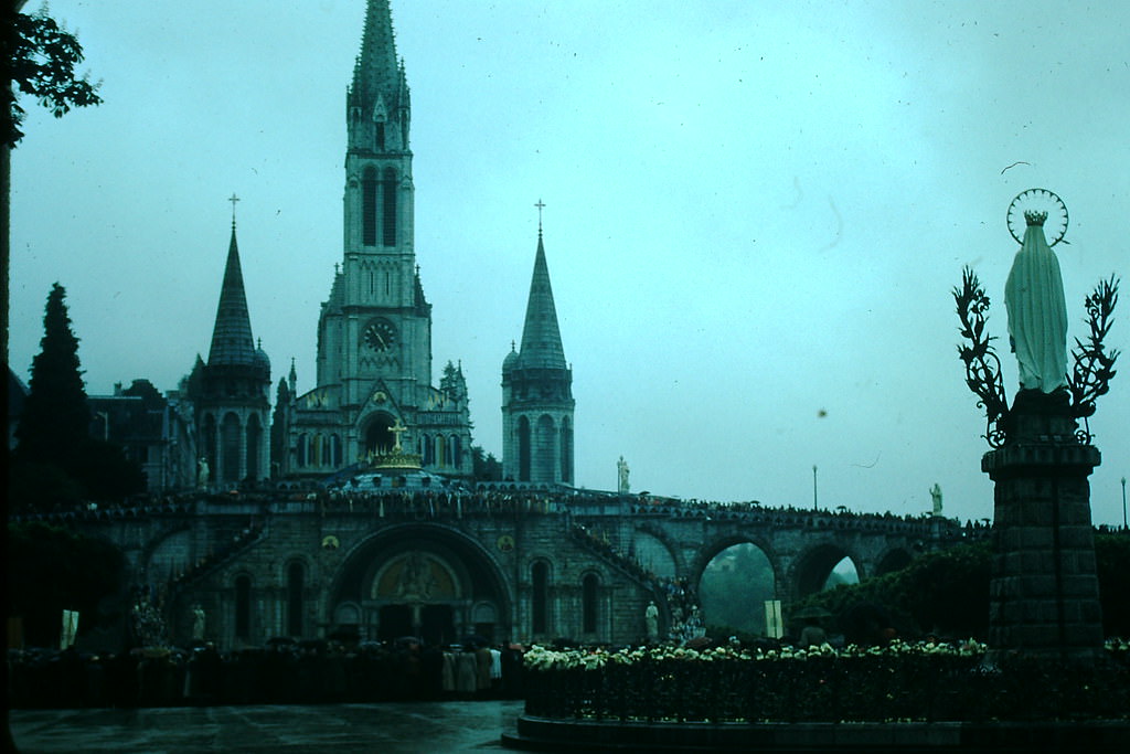 #72 Lourdes, France, 1954