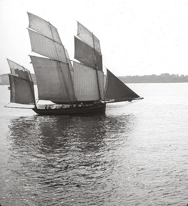 #11 Bisquine cancalaise off Saint-Malo, 1907