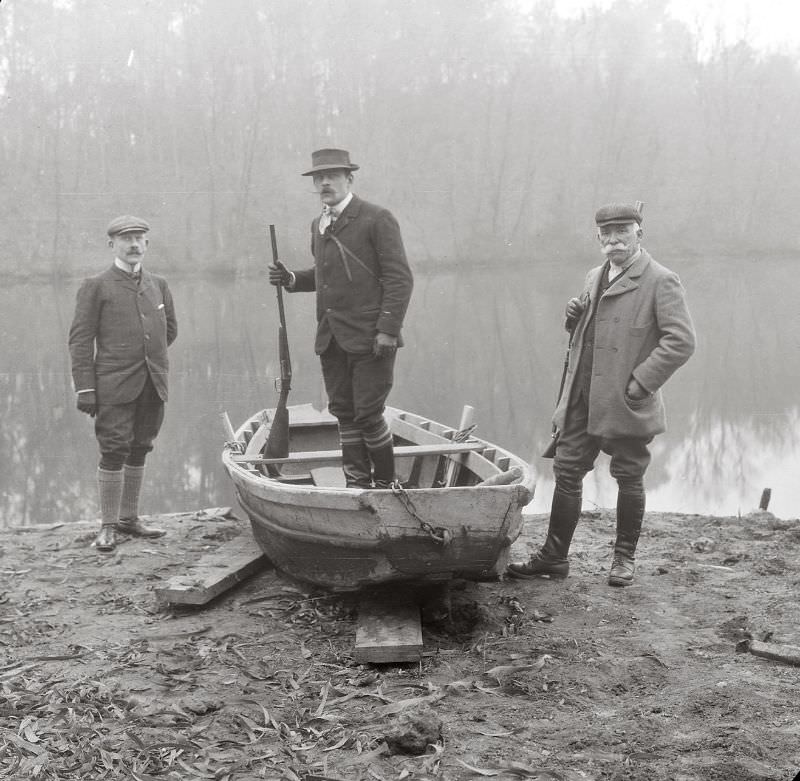 #19 Hunters, pond at Préchac, Gironde, circa 1910