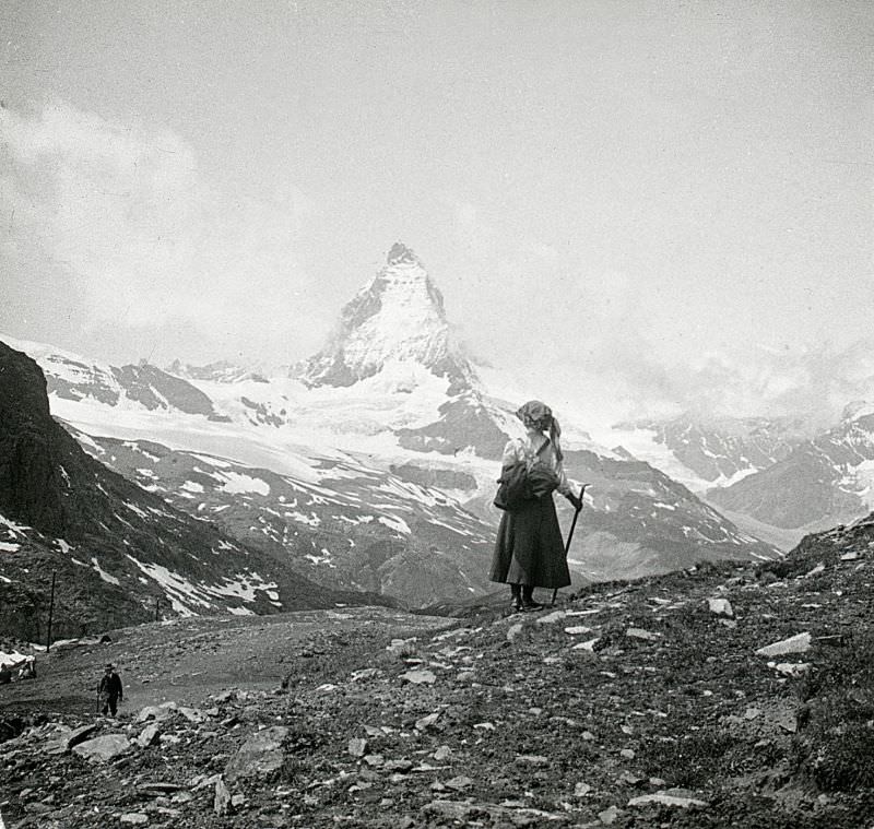 #20 In front of the mountain, circa 1910
