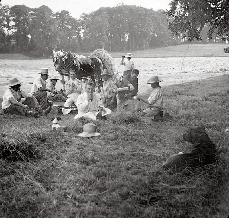 #30 Tedders’s snack, around the Chanteau de Magnanne, Mayenne, circa 1910