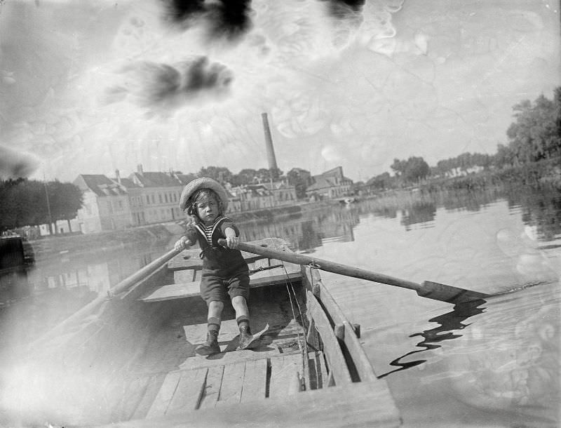 #31 The river, circa 1910
