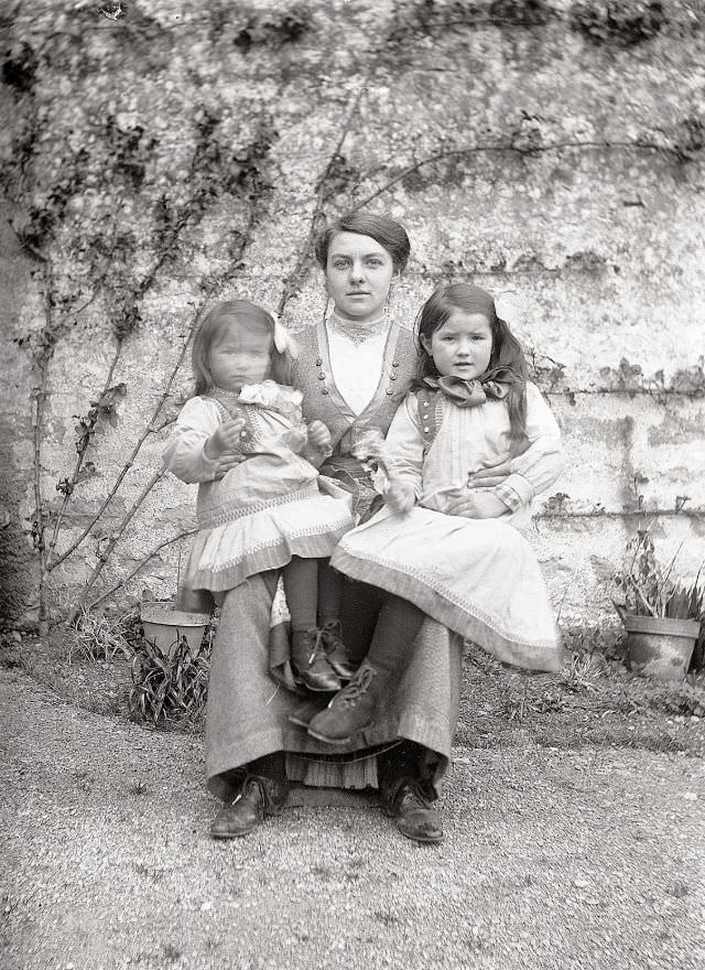 #41 Marie Pierron and her daughters, taken near Nère, early 1918