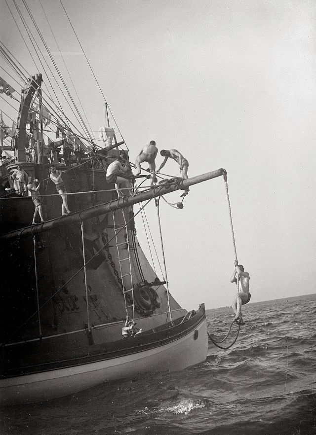 #5 The fall, circa 1900