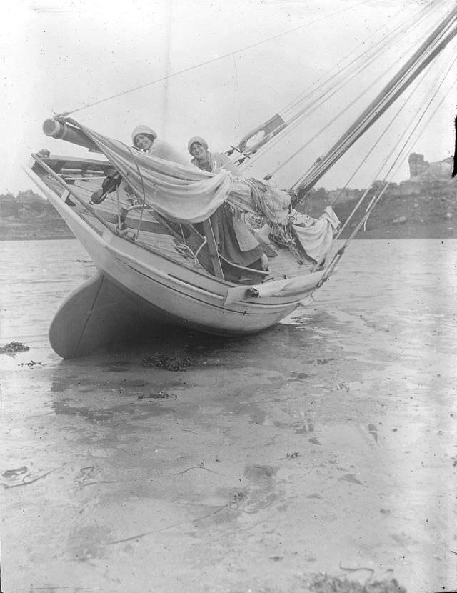 #8 Beaching at Bréhat, circa 1900-1910