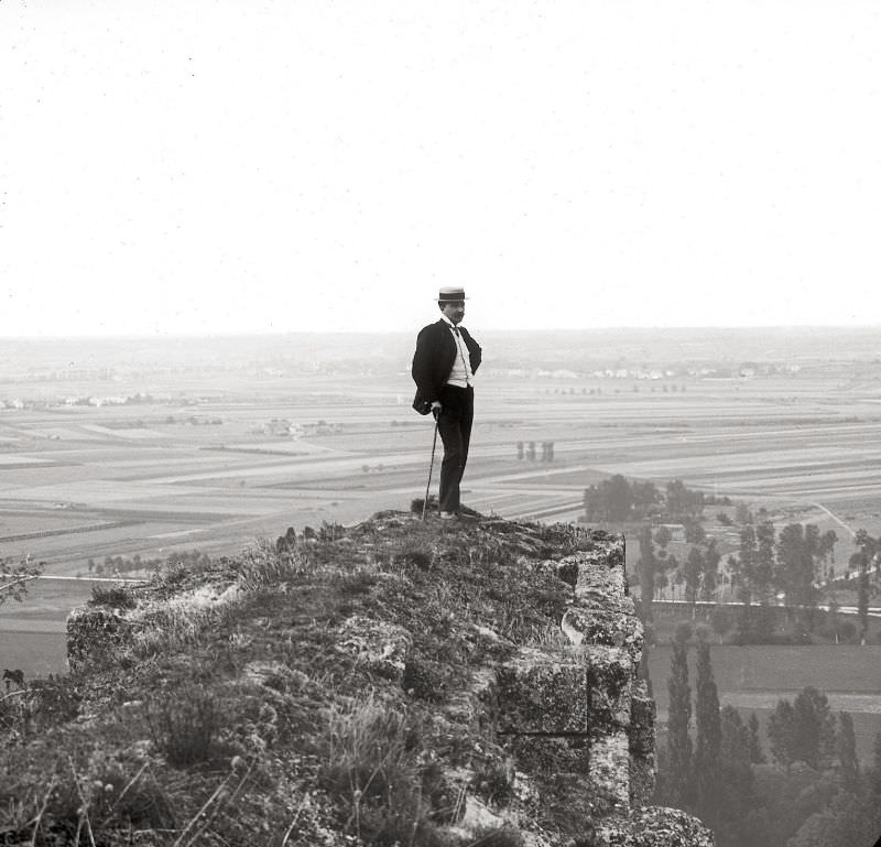 #9 Ruins of the keep of the Château de Lavardin (Touraine), circa 1903