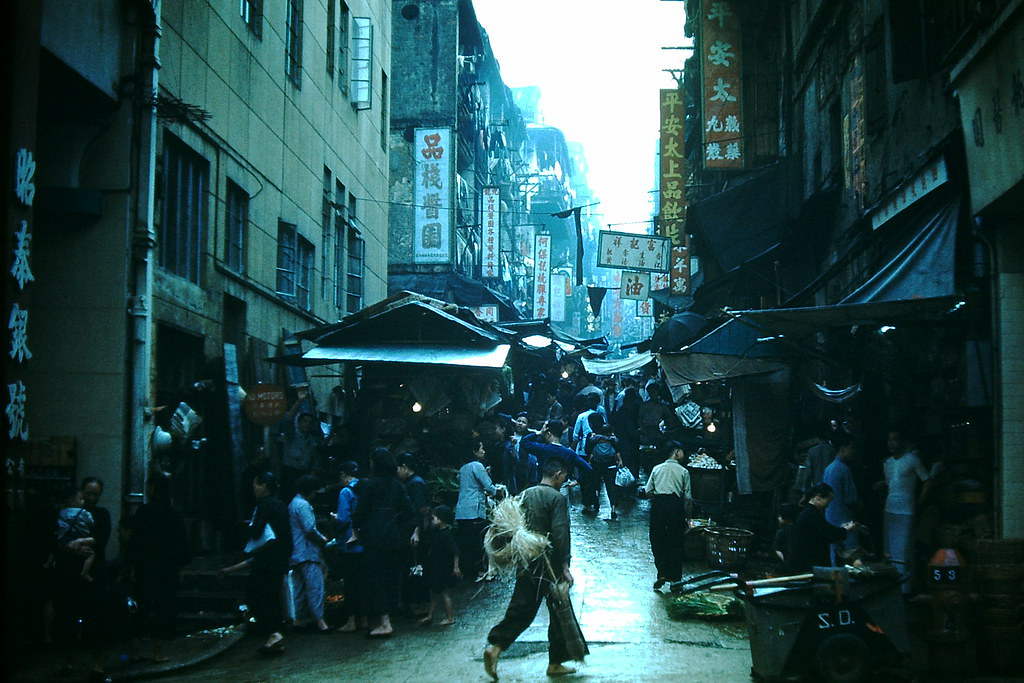 #29 Street Scene, Hong Kong, 1952
