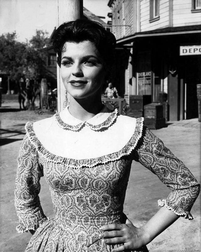 #38 Lisa Gaye in her hometown, 1950s.