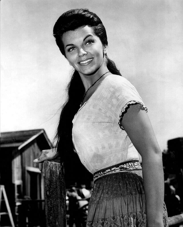 #13 Lisa Gaye during a shooting, 1950s.