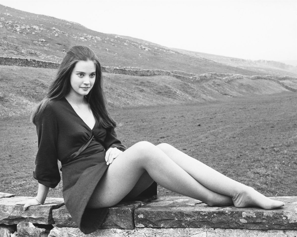 #20 Teenage Lynne Frederick on the Set of ‘No Blade of Grass’, 1970.