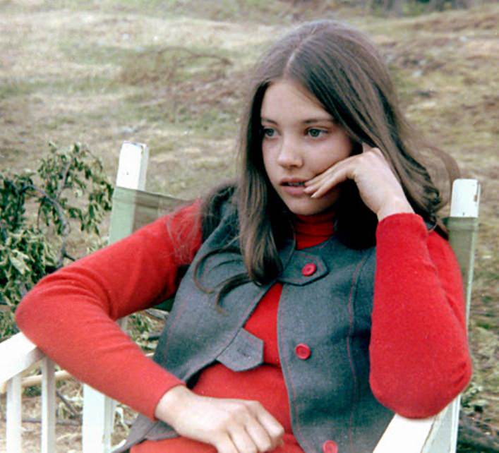 #25 Lynne Frederick on the chair, 1970.