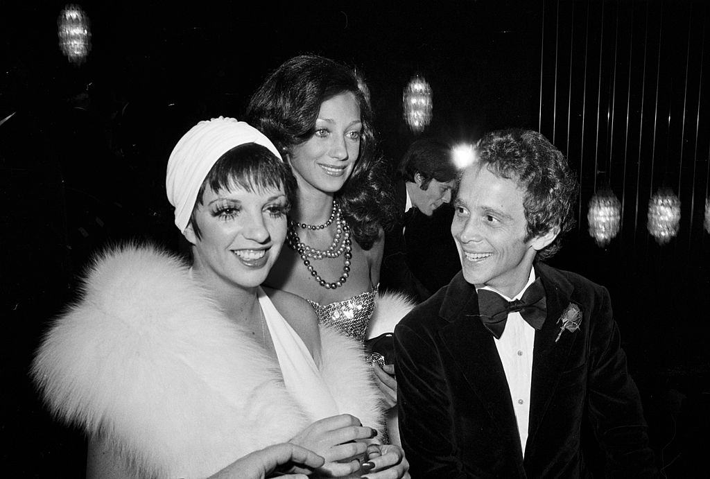 #31 Marisa Berenson in a theater for the premiere of the film ‘Cabaret’, 1972.