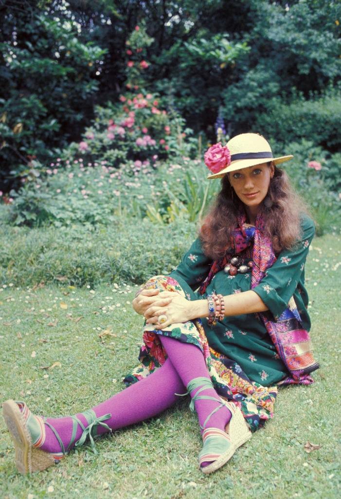 #53 Marisa Berenson in her backyard, 1976.