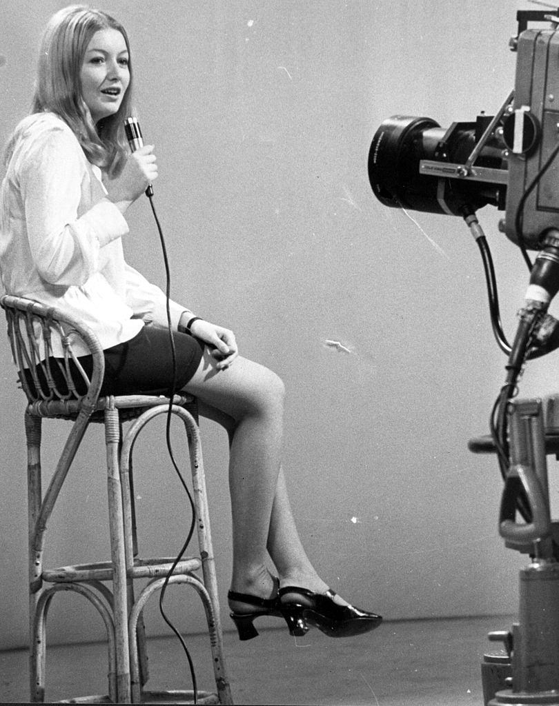 #14 Mary Hopkin is filmed for television singing her single ‘Those Were The Days’, 1968.