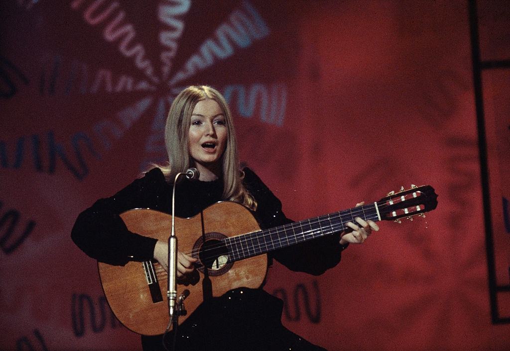#16 Mary Hopkin performing in the UK, circa 1968.