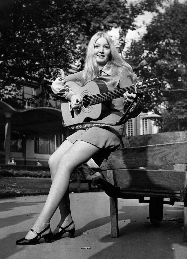 #41 Mary Hopkin relaxes in Embankment Gardens, London, 1969.