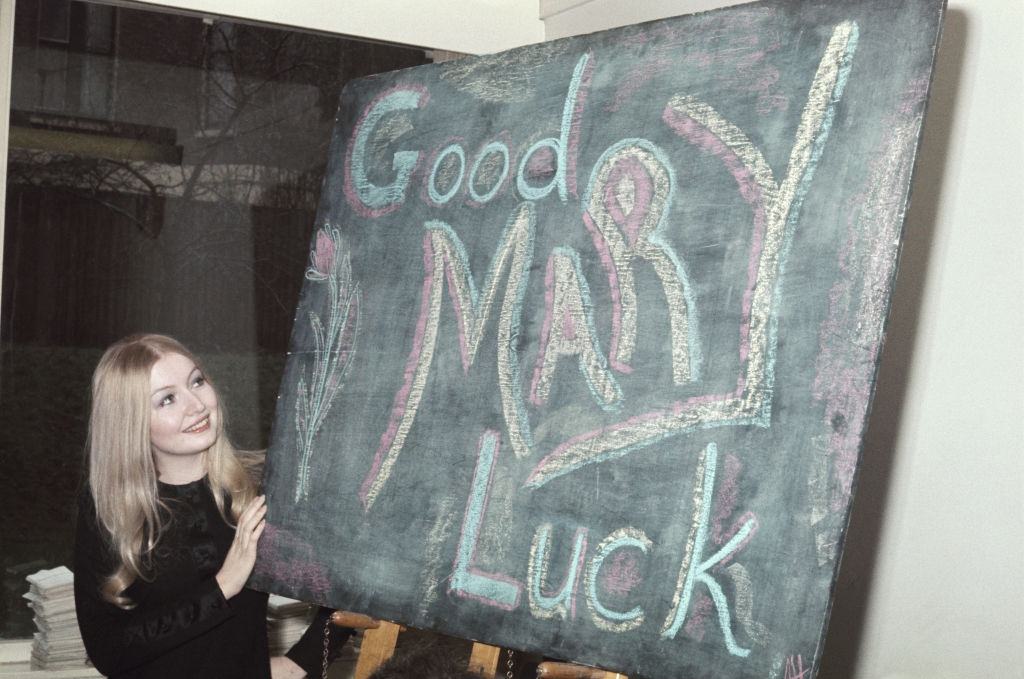 #60 Mary Hopkin, who is representing the United Kingdom in the 1970 Eurovision Song Contest, with a sign reading ‘Good Luck Mary’, 1970.