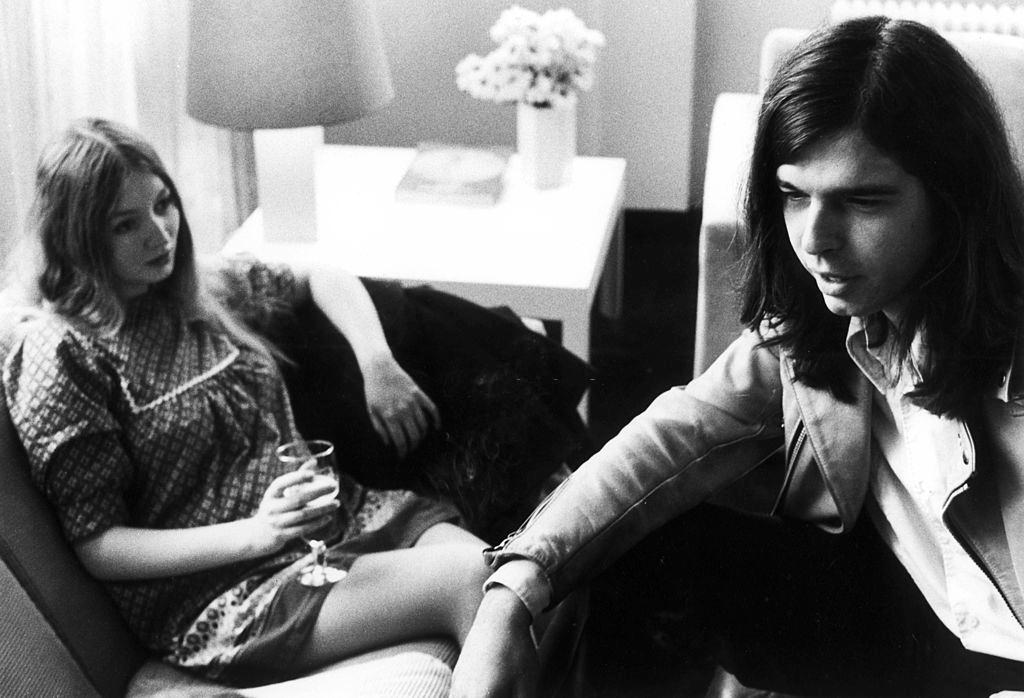 #55 Mary Hopkin with her husband Tony Visconti in Sounds Newspaper offices, London, 18th October 1972.