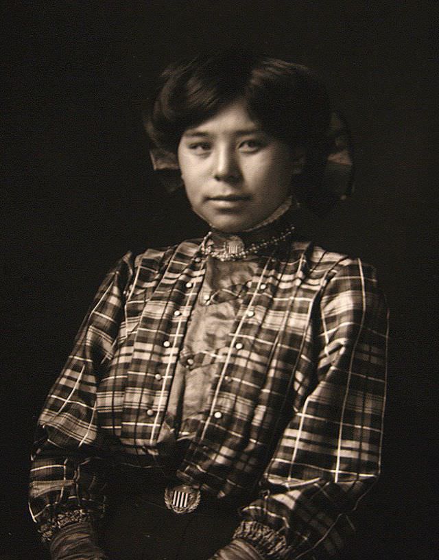 #16 Lovely Enohet woman