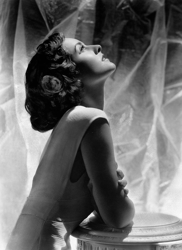 #33 Paulette Goddard loook upwards, 1935.