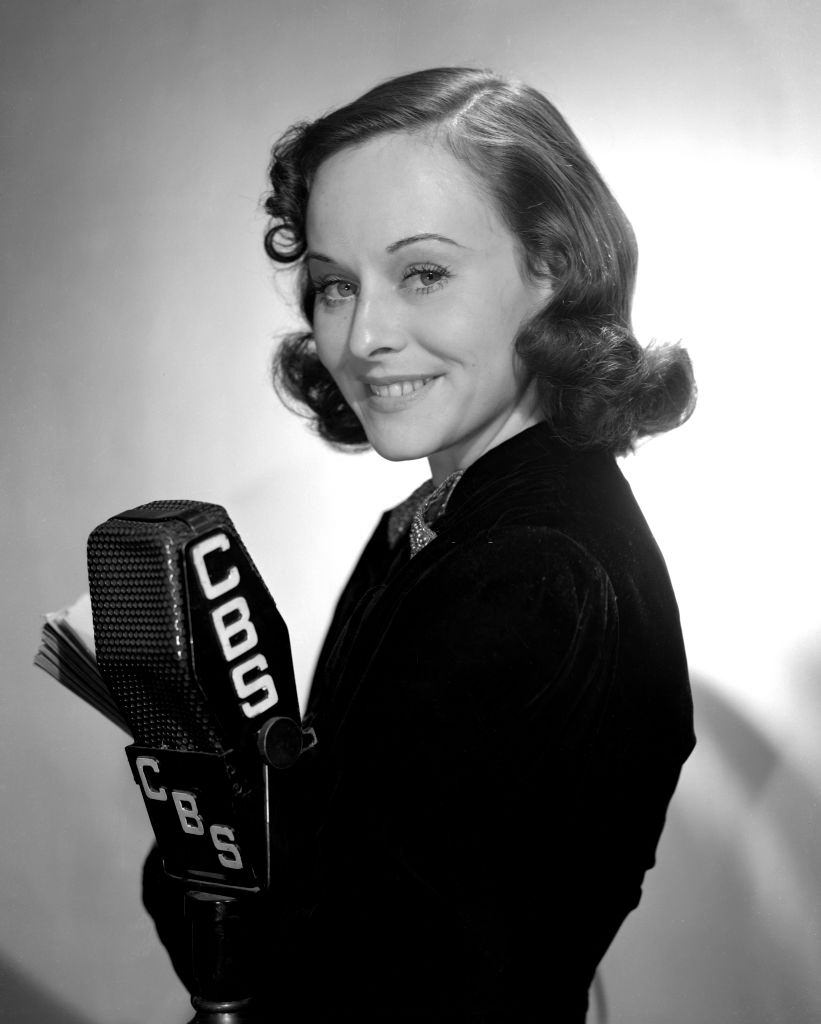 #56 Paulette Goddard at the Lux Radio Theater, 1939.