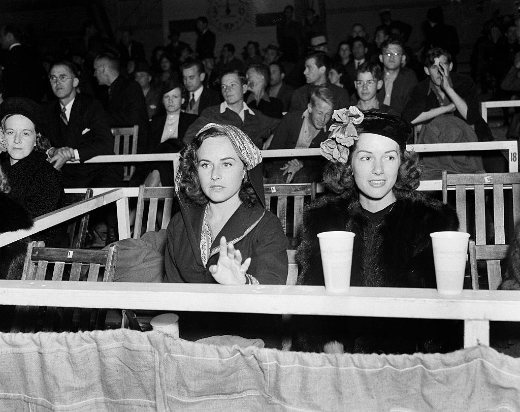#1 Paulette Goddard with Jinx Falkenburg, 1940.