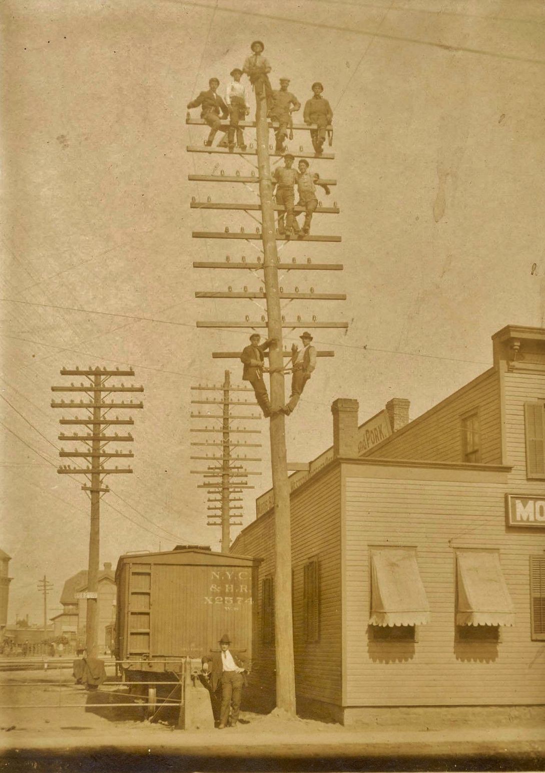 #18 Daredevil Photos of People at The Extreme Heights from the Past that Will Make You Dizzy #18 Weird