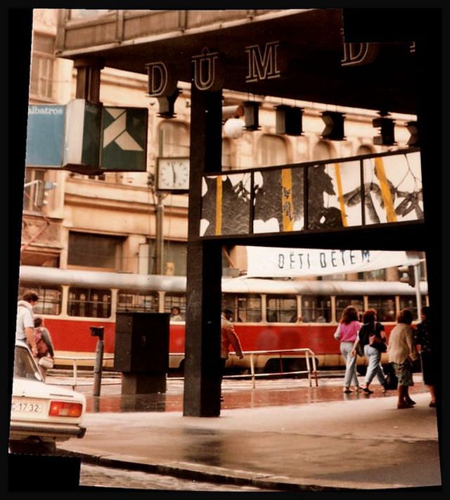 #30 Dům Dětsky department store on the corner of Nároni Trida