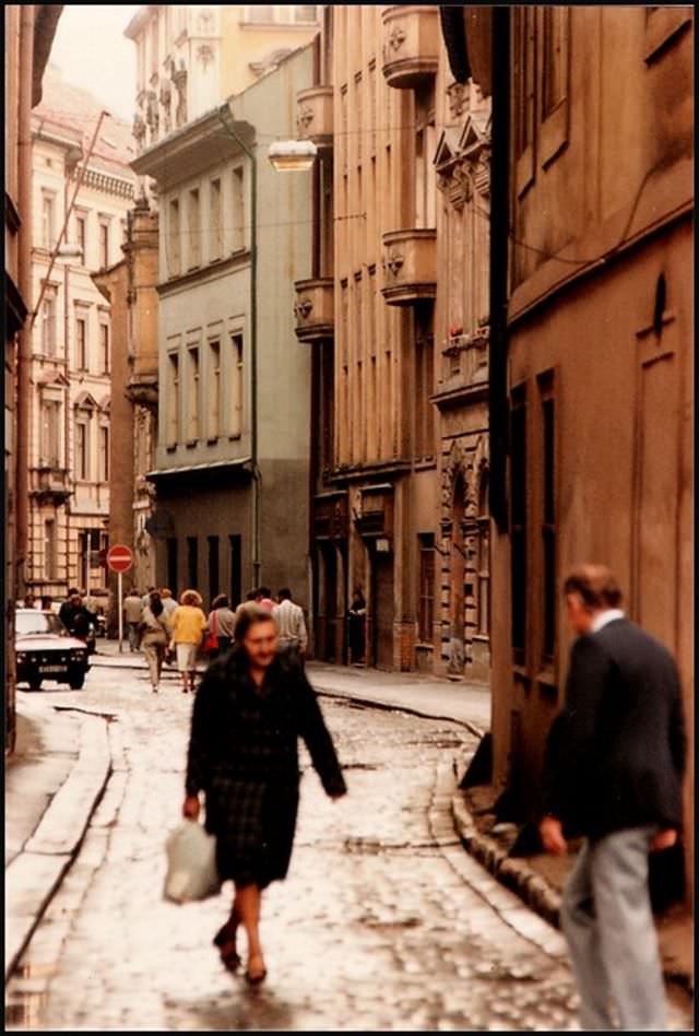 #41 Shoppers in a quiet street linking the Charles Bridge to Old Town Square