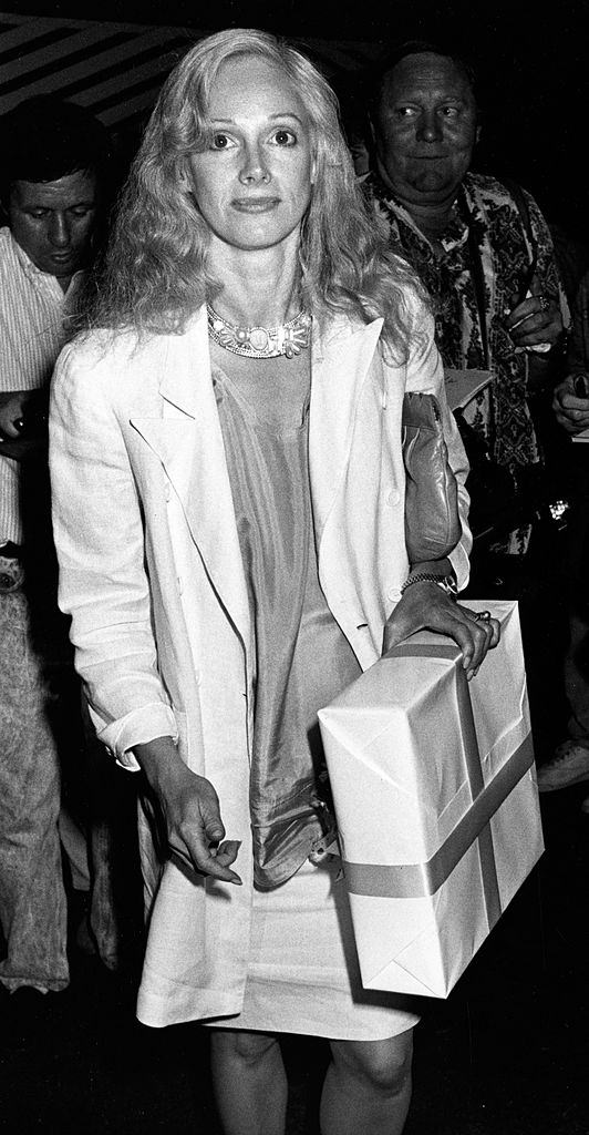 #39 Sondra Locke Sighted Spago Restaurant, 1988.