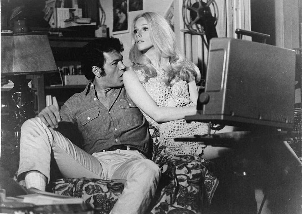 #10 Sondra Locke with Robert Foster in the movie ‘Cover Me Babe’, 1970.