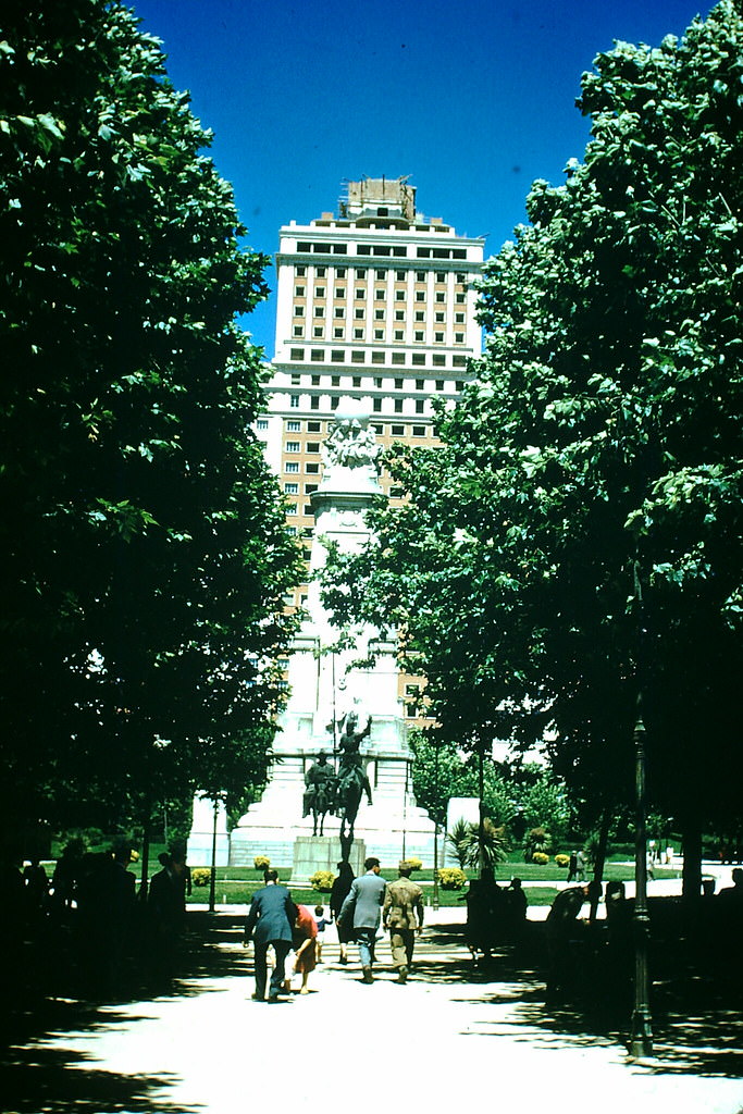 #10 Don Quito Park Front Crillon. Madrid, Spain, 1954